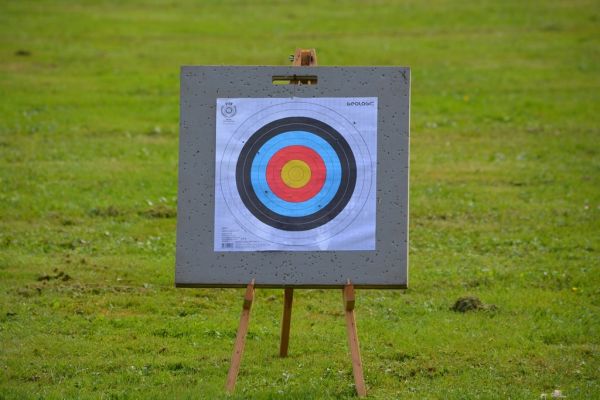 Featured crossbow target